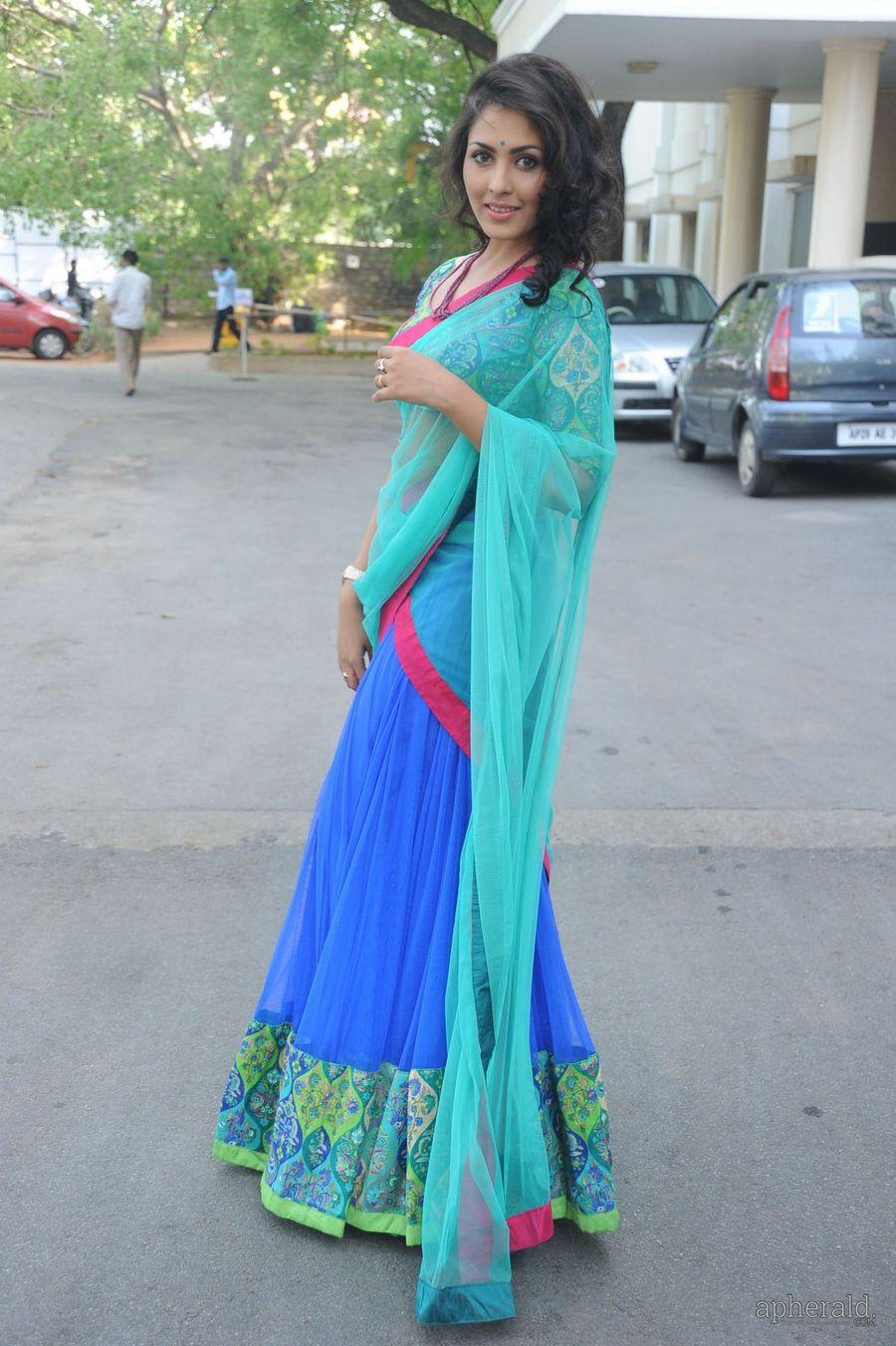 Madhu Shalini Half Saree Photos