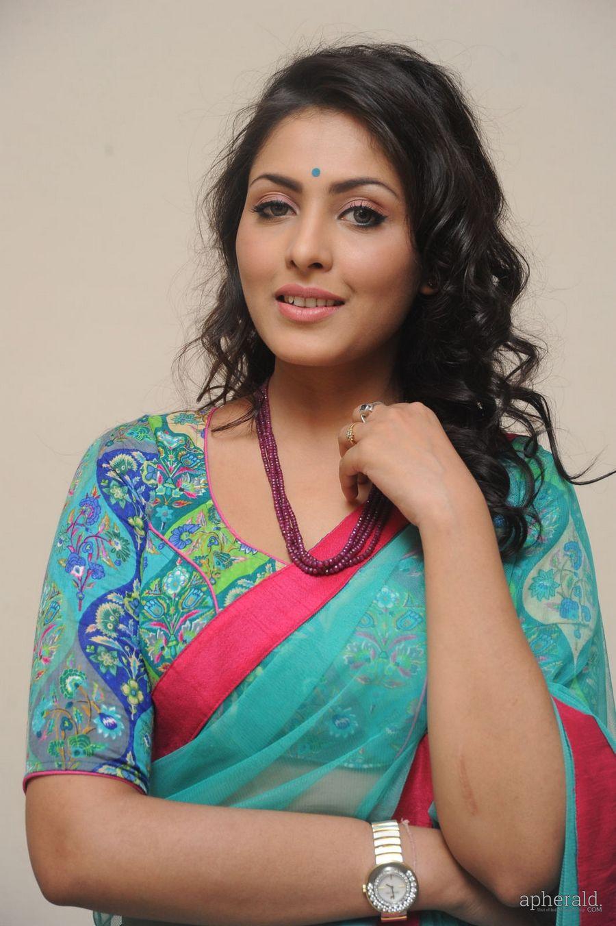 Madhu Shalini Half Saree Photos