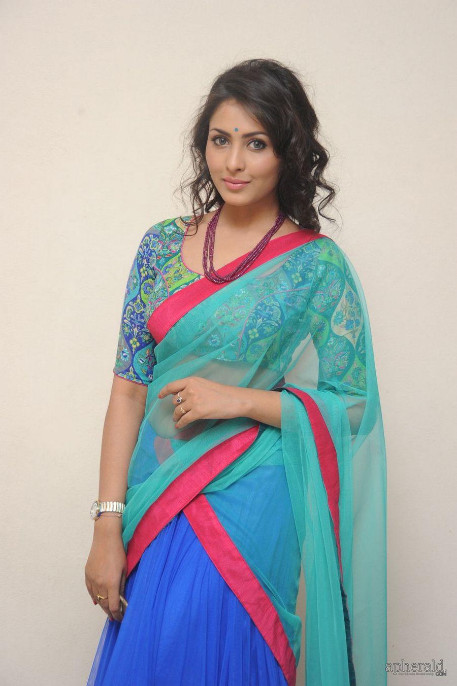 Madhu Shalini Half Saree Photos