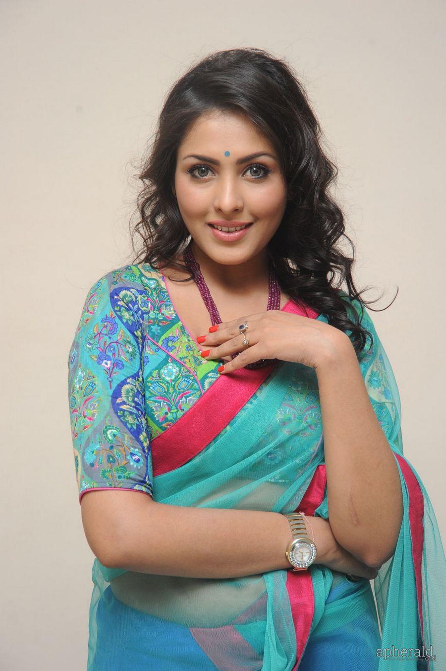 Madhu Shalini Half Saree Photos