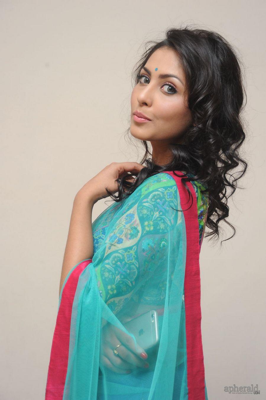 Madhu Shalini Half Saree Photos