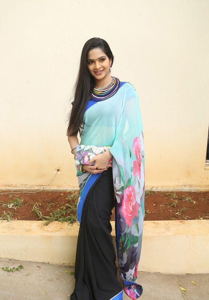 Madhumitha Beautiful Saree Pics