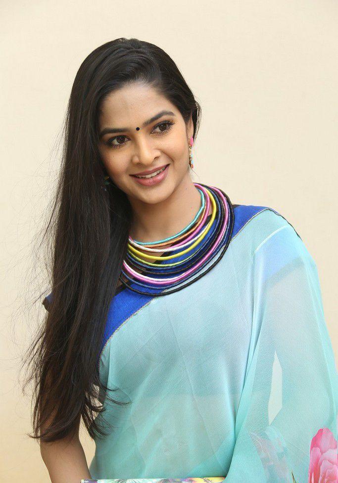 Madhumitha Beautiful Saree Pics