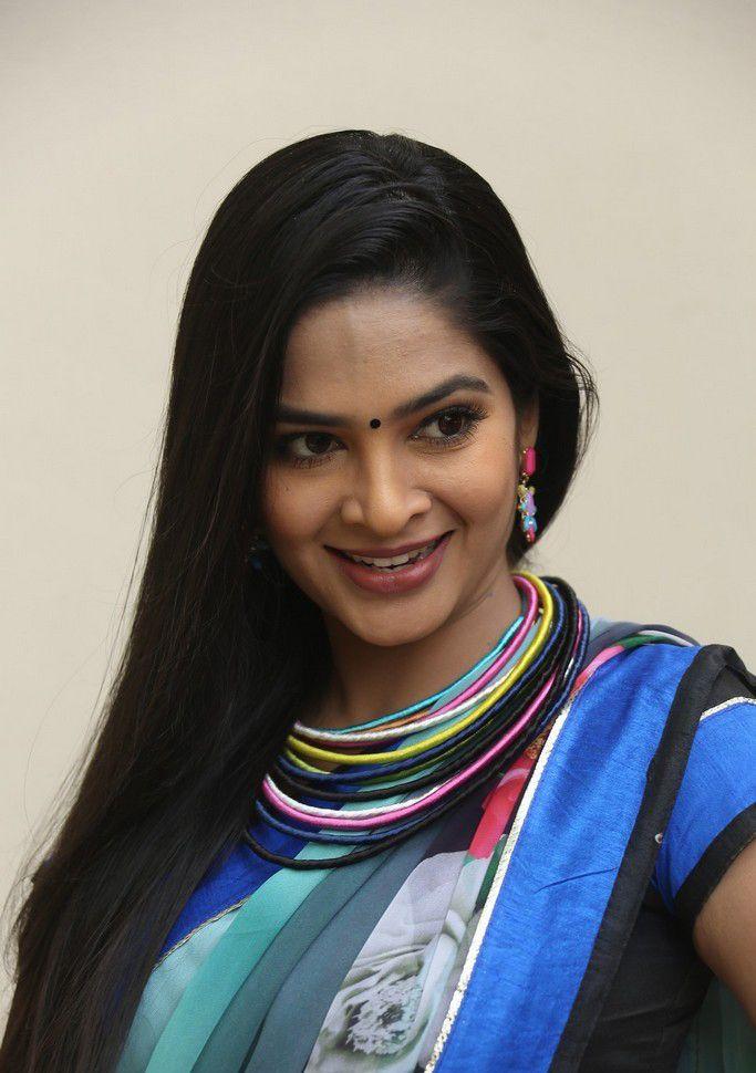 Madhumitha Beautiful Saree Pics