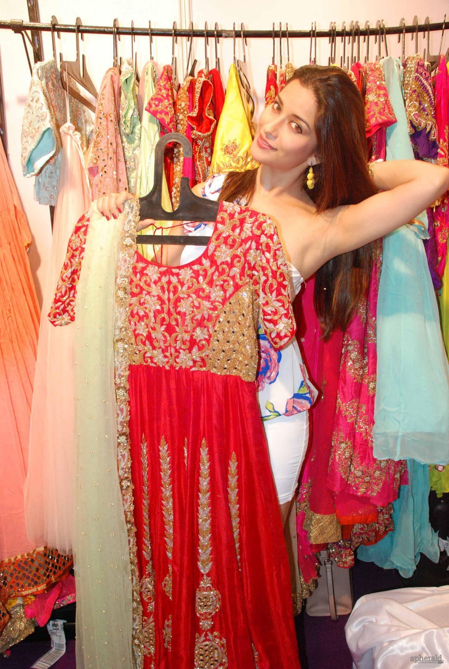 Madhuurima Banerjee Inaugurates Hi Life Lifestyle Exhibition