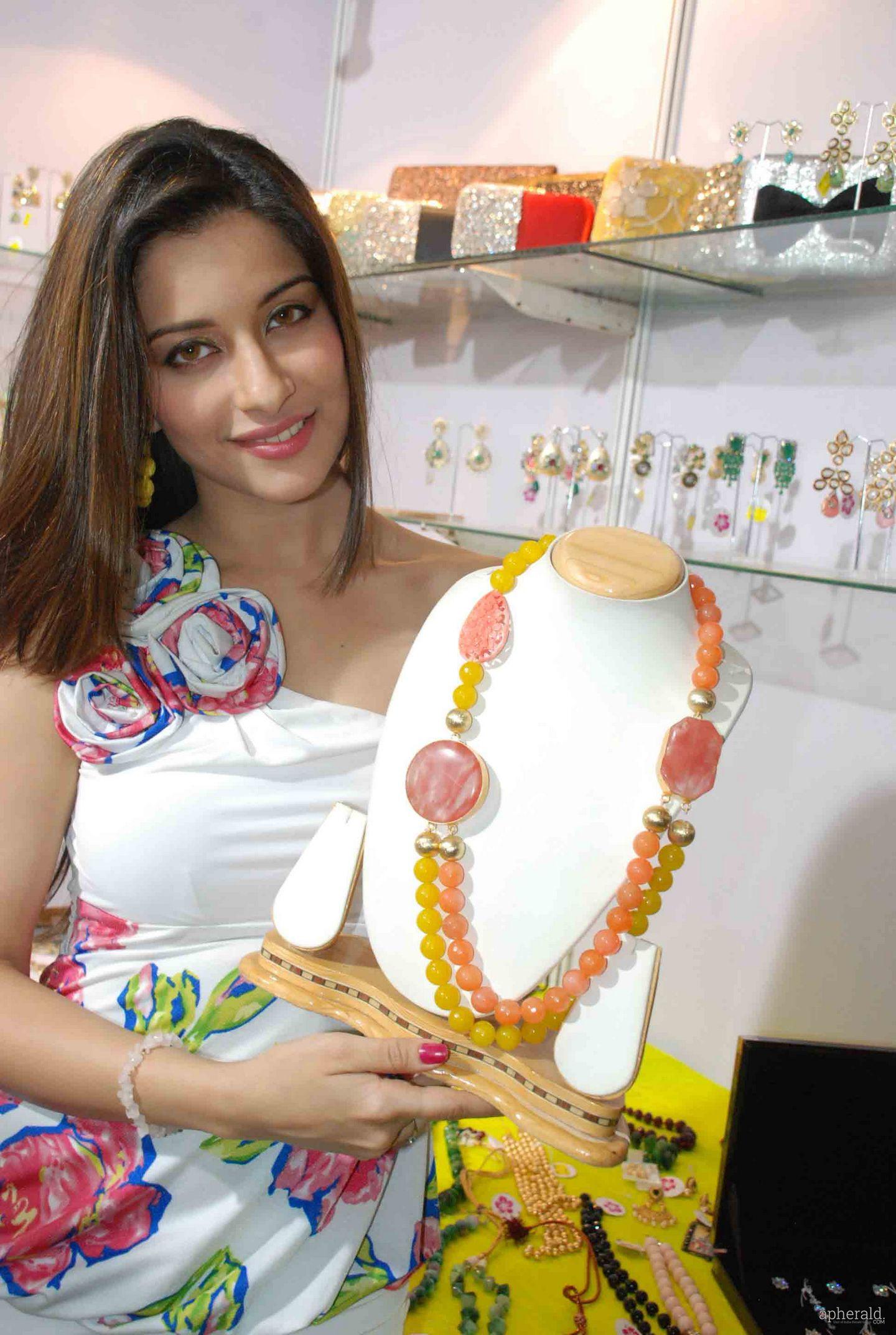 Madhuurima Banerjee Inaugurates Hi Life Lifestyle Exhibition