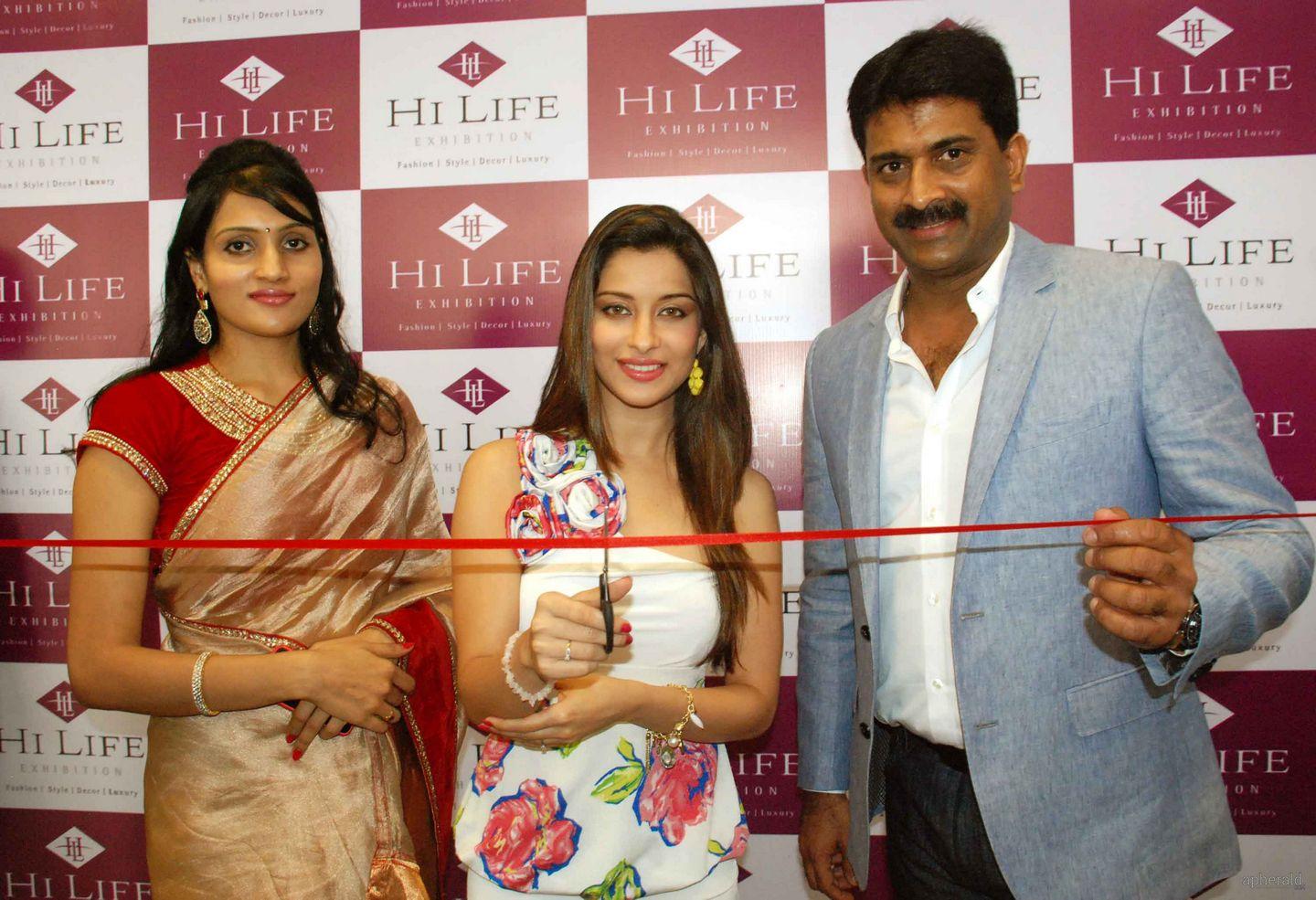 Madhuurima Banerjee Inaugurates Hi Life Lifestyle Exhibition