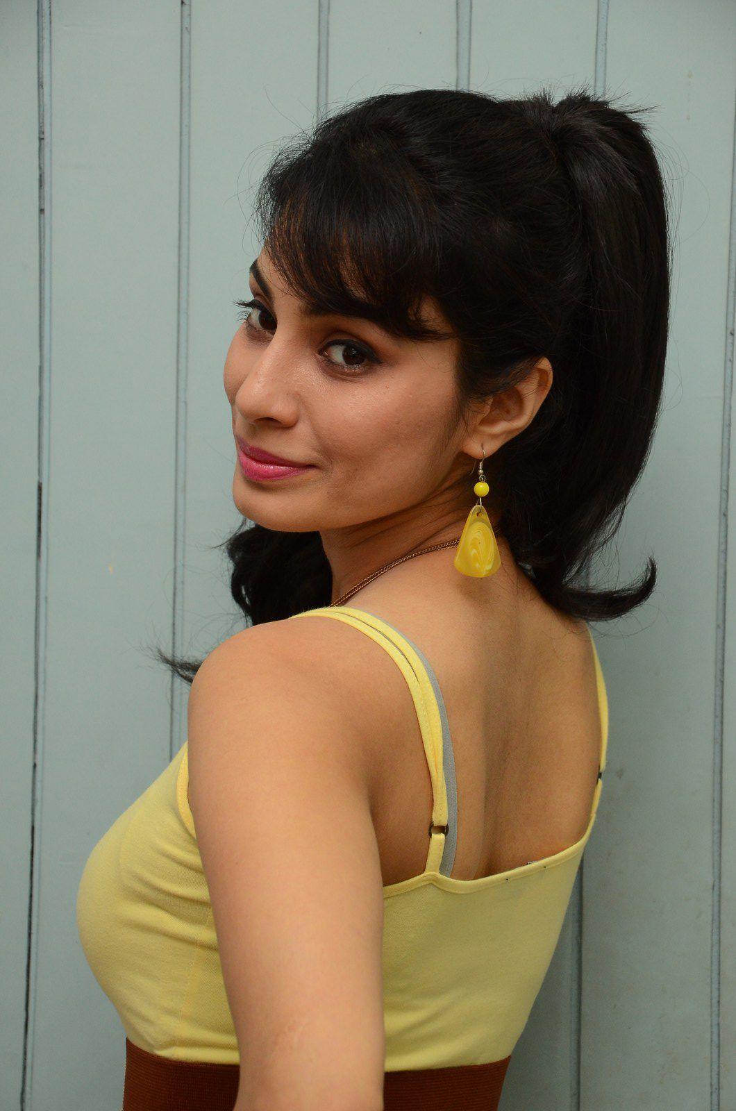 Manisha Kelkar New Pics