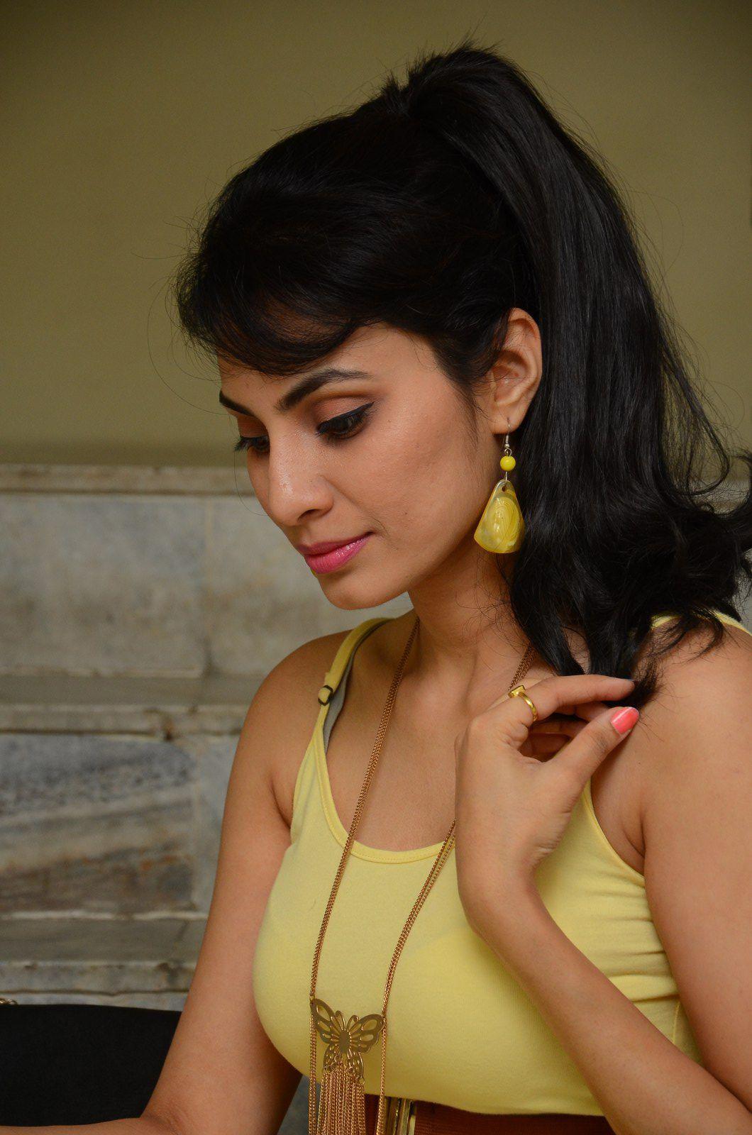 Manisha Kelkar New Pics
