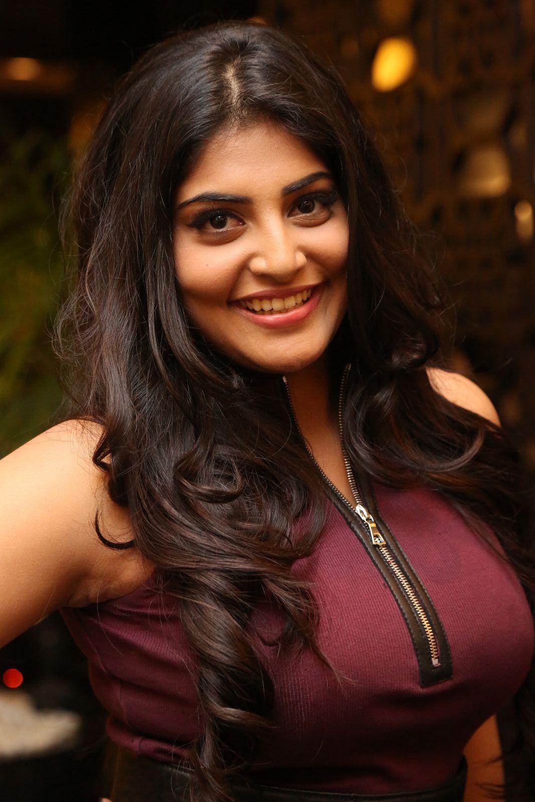 Manjima Mohan Cute Pics