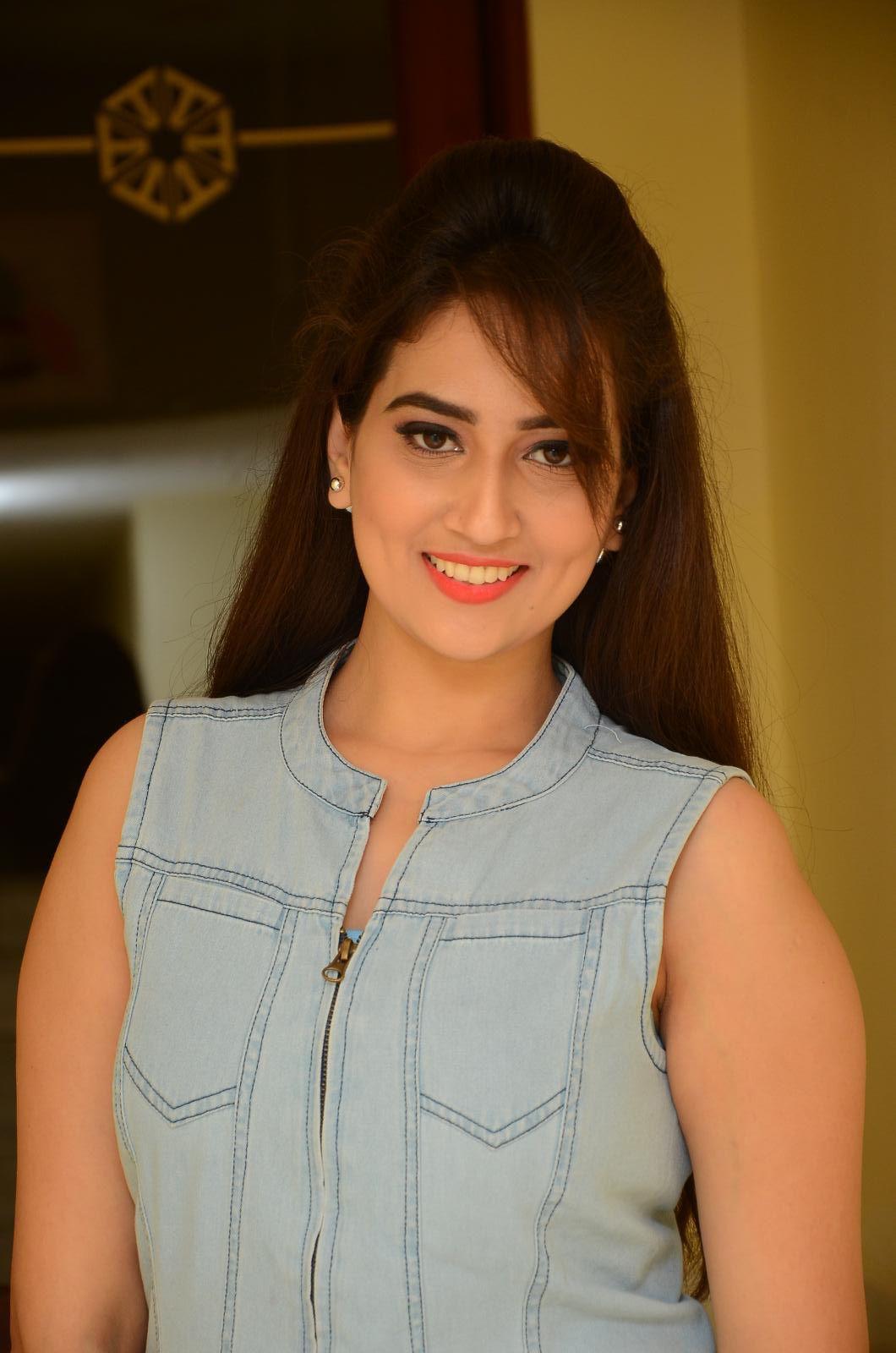 Manjusha Beautiful Pics