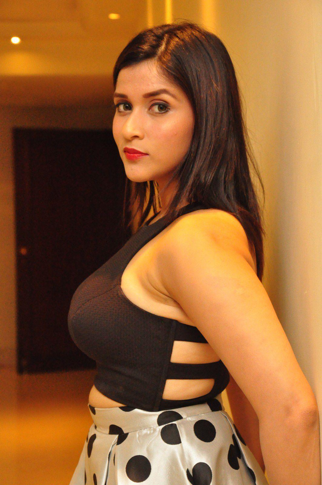 Mannara Chopra Cute Pics