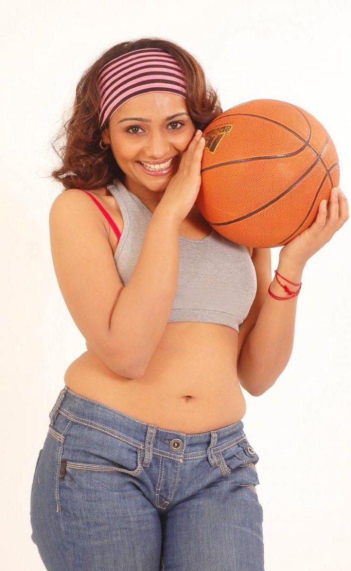 Meera Vasudevan Hot Photos