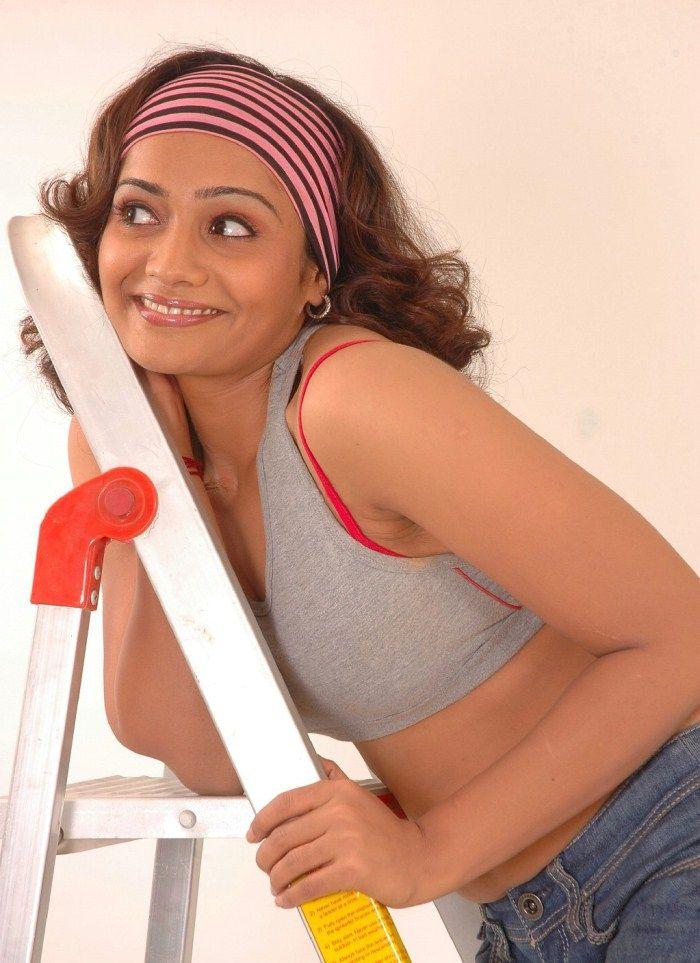 Meera Vasudevan Hot Photos