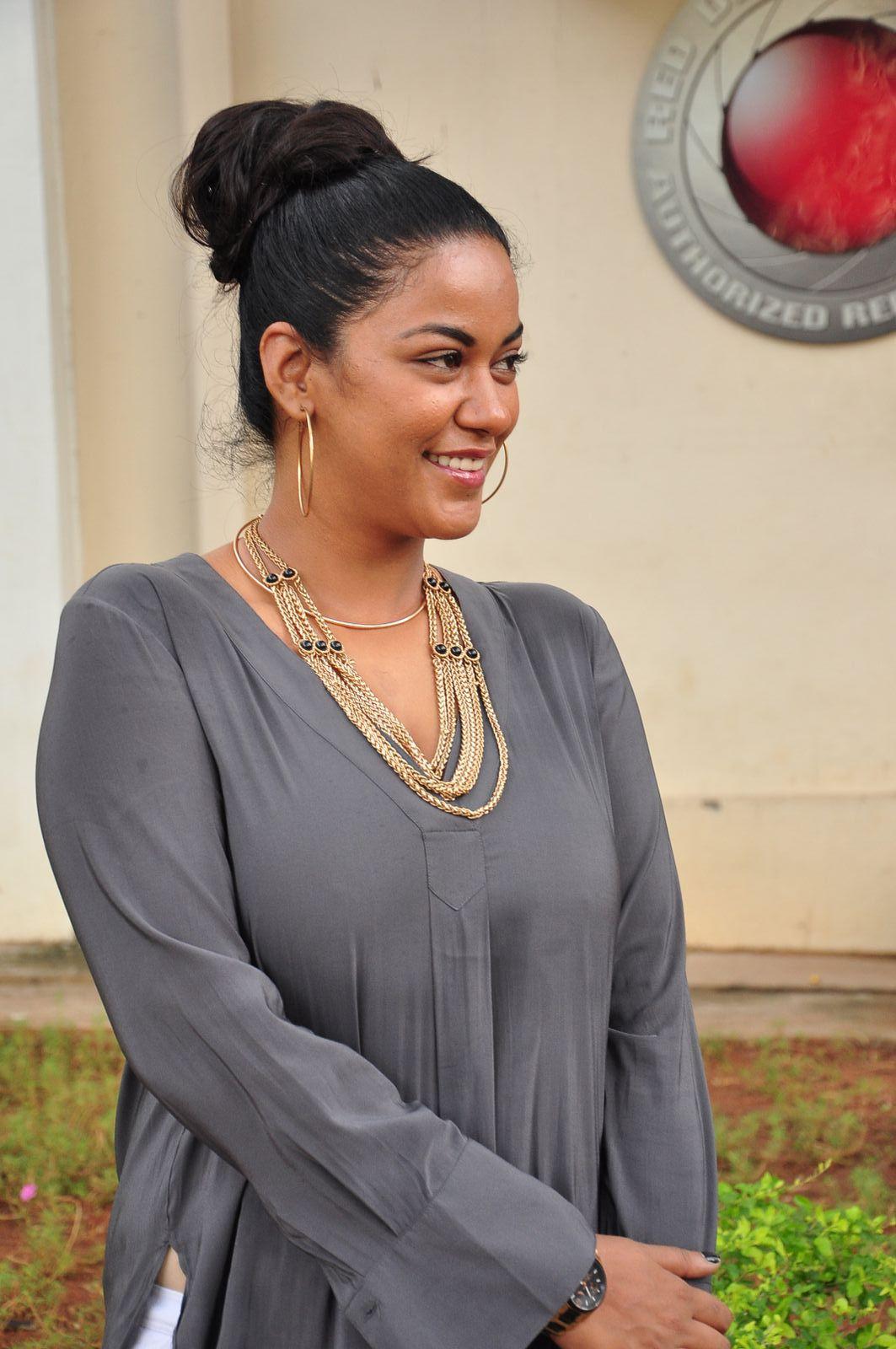 Mumaith Khan Latest Sexy Photos