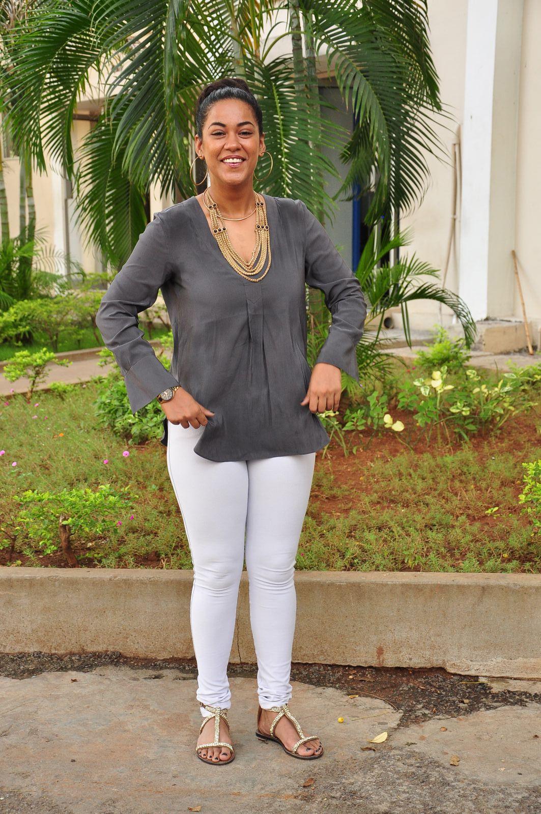 Mumaith Khan Latest Sexy Photos