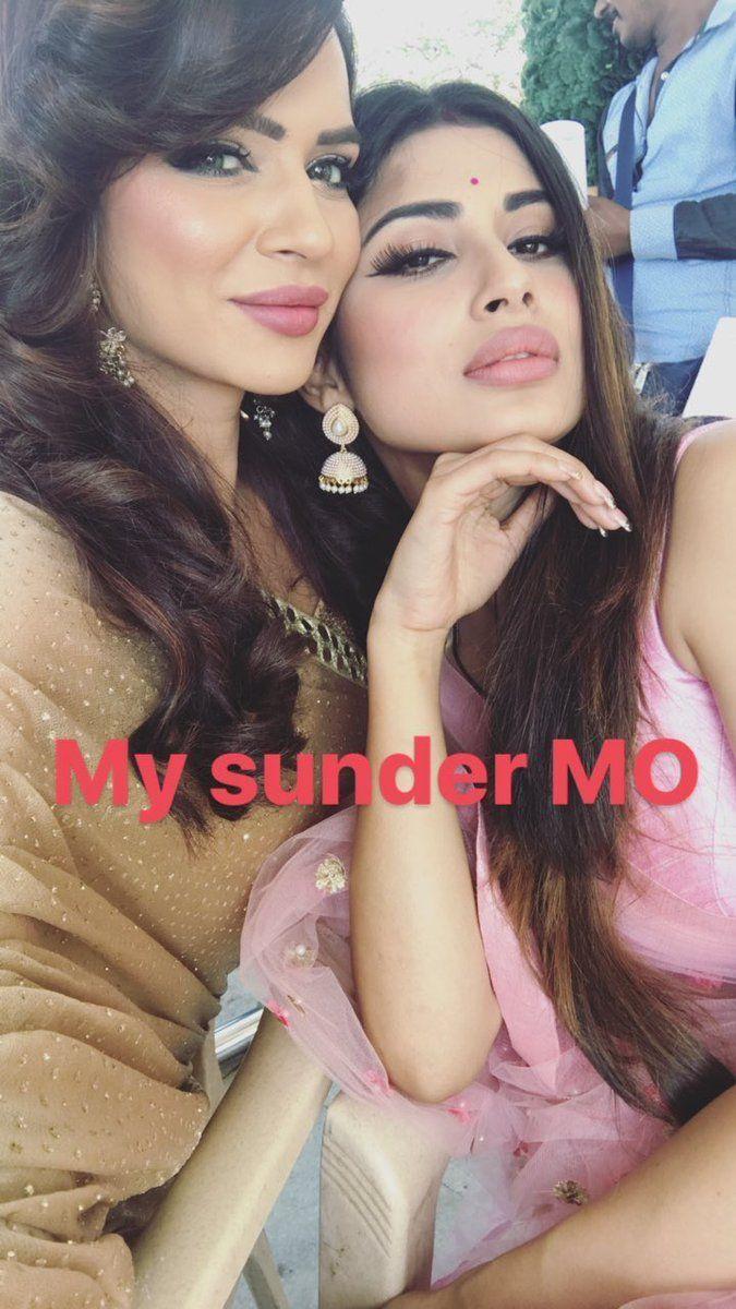 Naagin Actress Mouni Roy Pics goes viral on Social Media