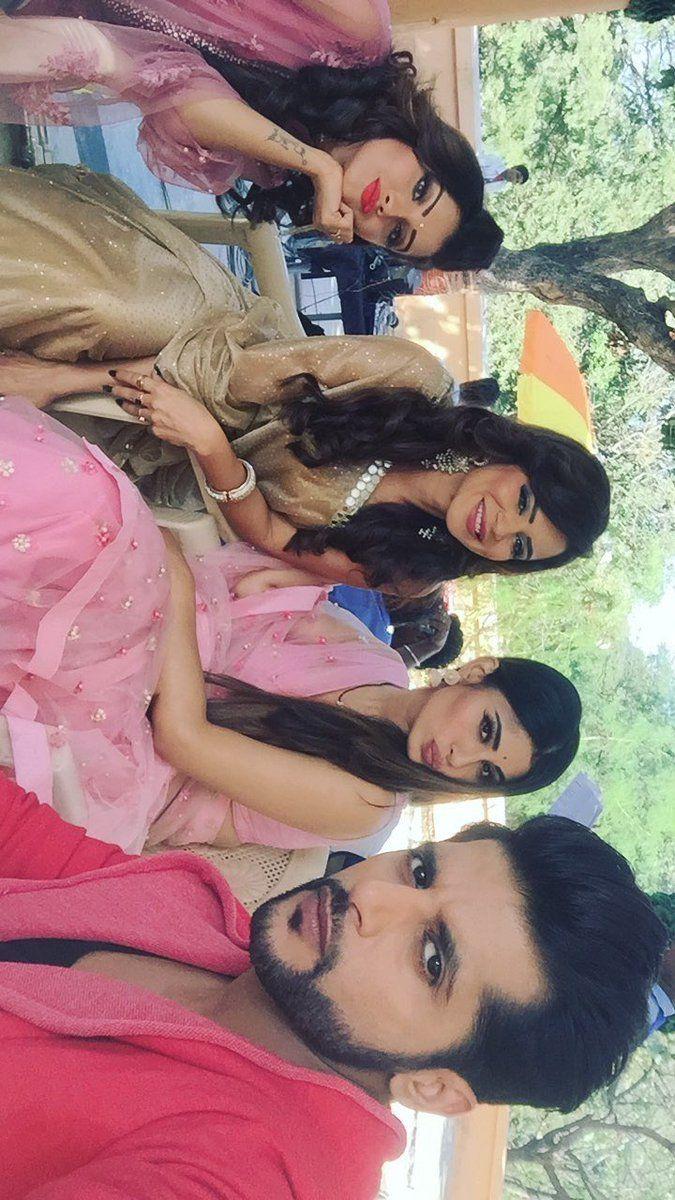 Naagin Actress Mouni Roy Pics goes viral on Social Media