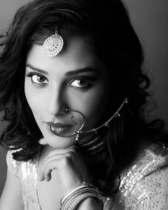 Naeera Zaverie Latest Hot & Spicy Photoshoot Stills