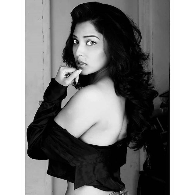 Naeera Zaverie Latest Hot & Spicy Photoshoot Stills