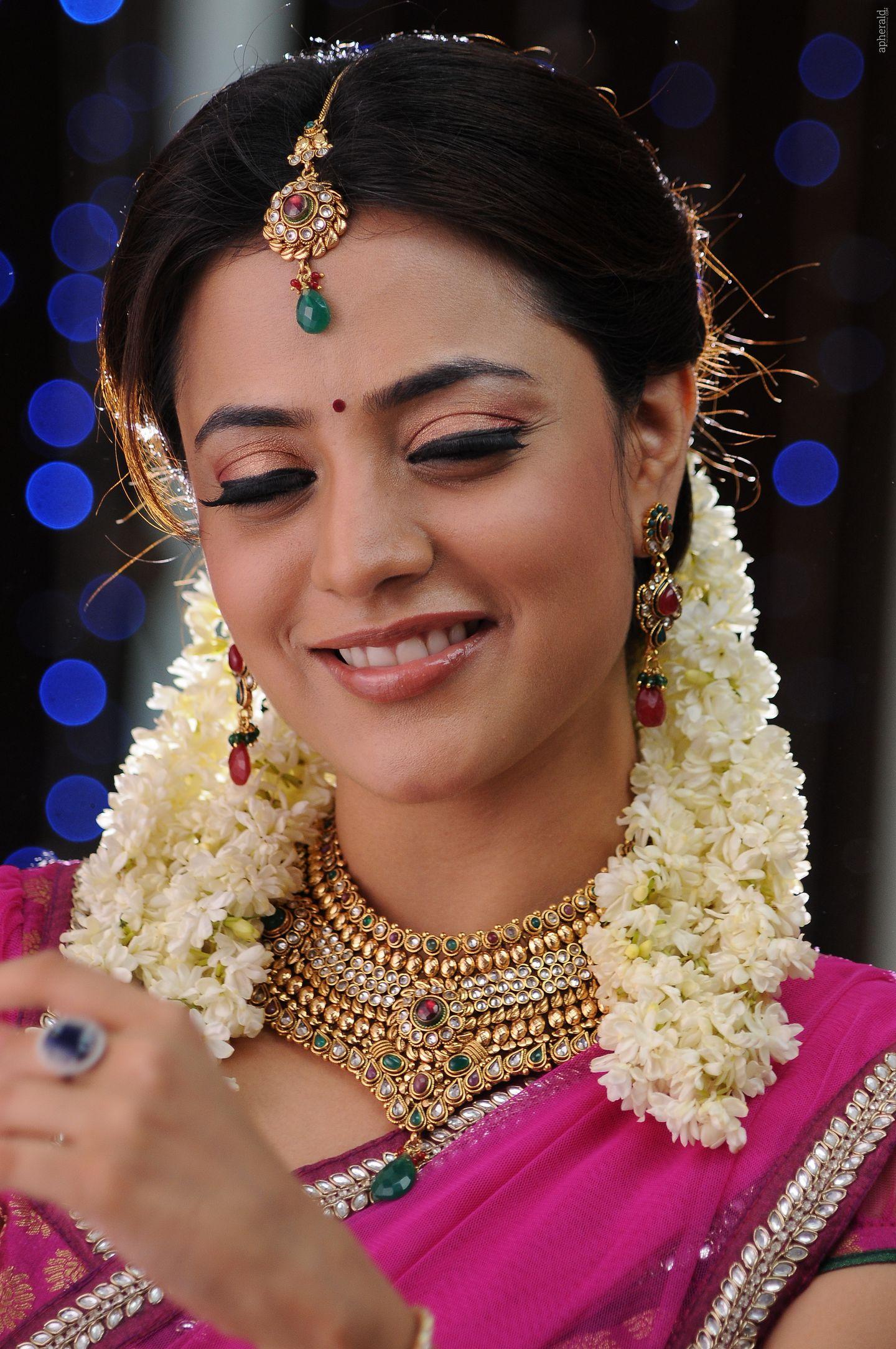 Nisha Agarwal Half Saree Pics