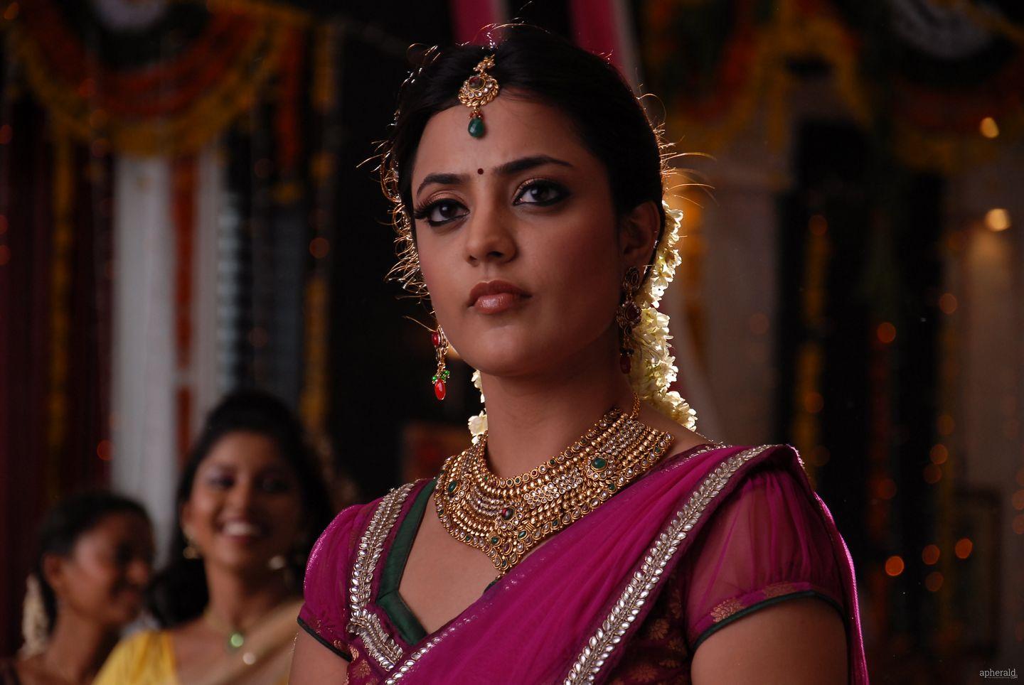 Nisha Agarwal Half Saree Pics