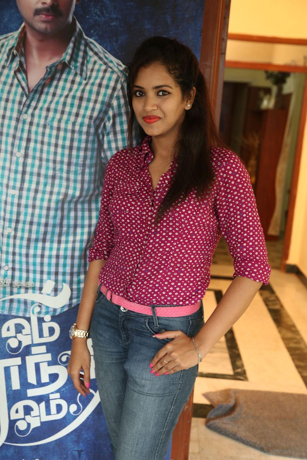 Om Shanti Om Movie Team Interview Photos