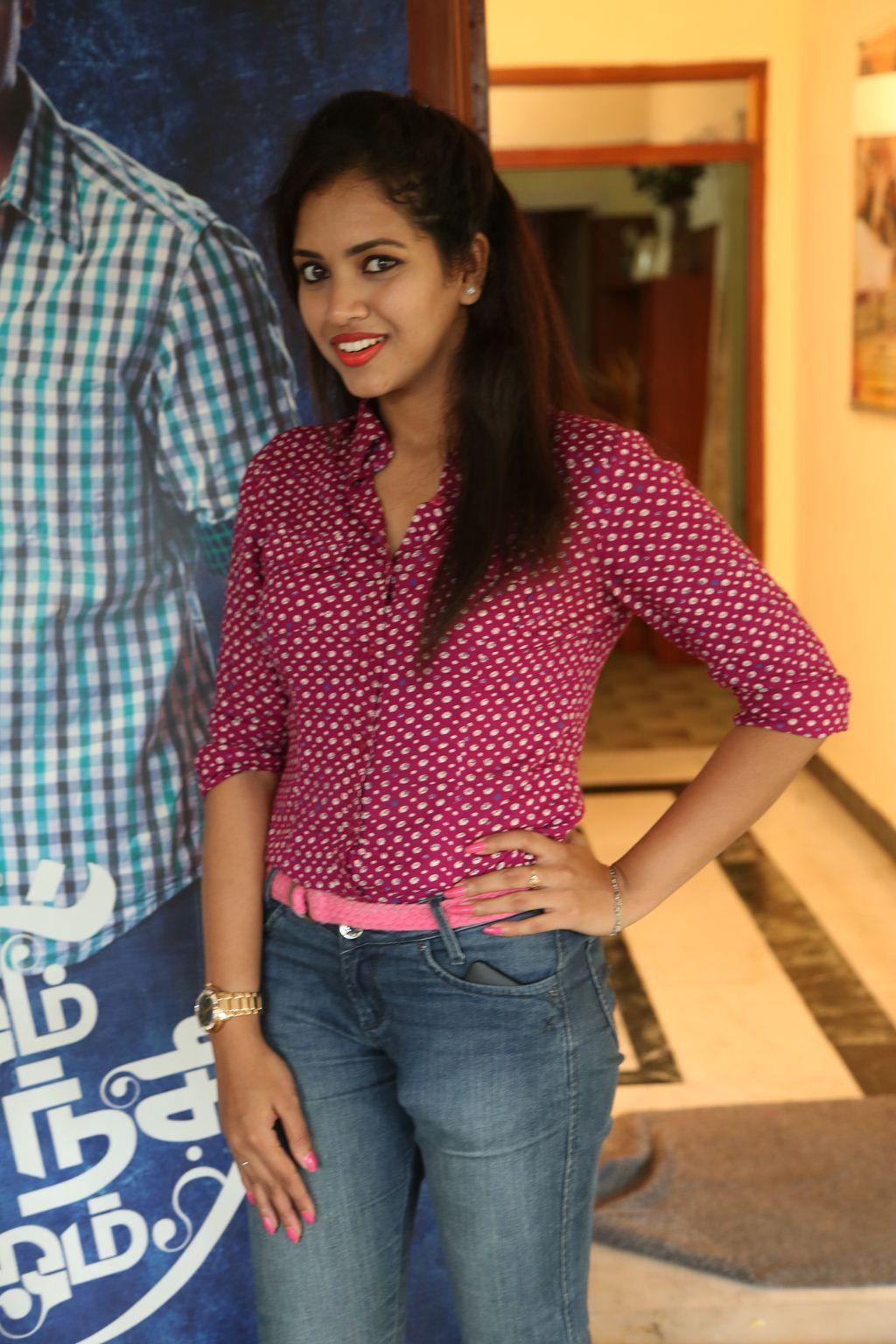 Om Shanti Om Movie Team Interview Photos