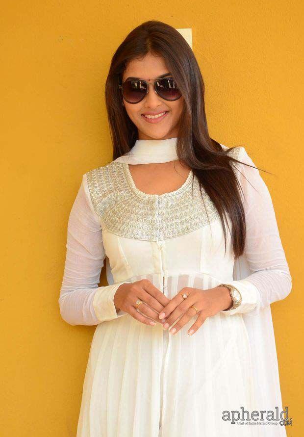 Pooja Jhaveri Beautiful Pics