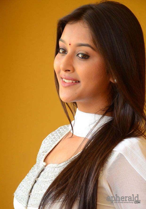 Pooja Jhaveri Beautiful Pics