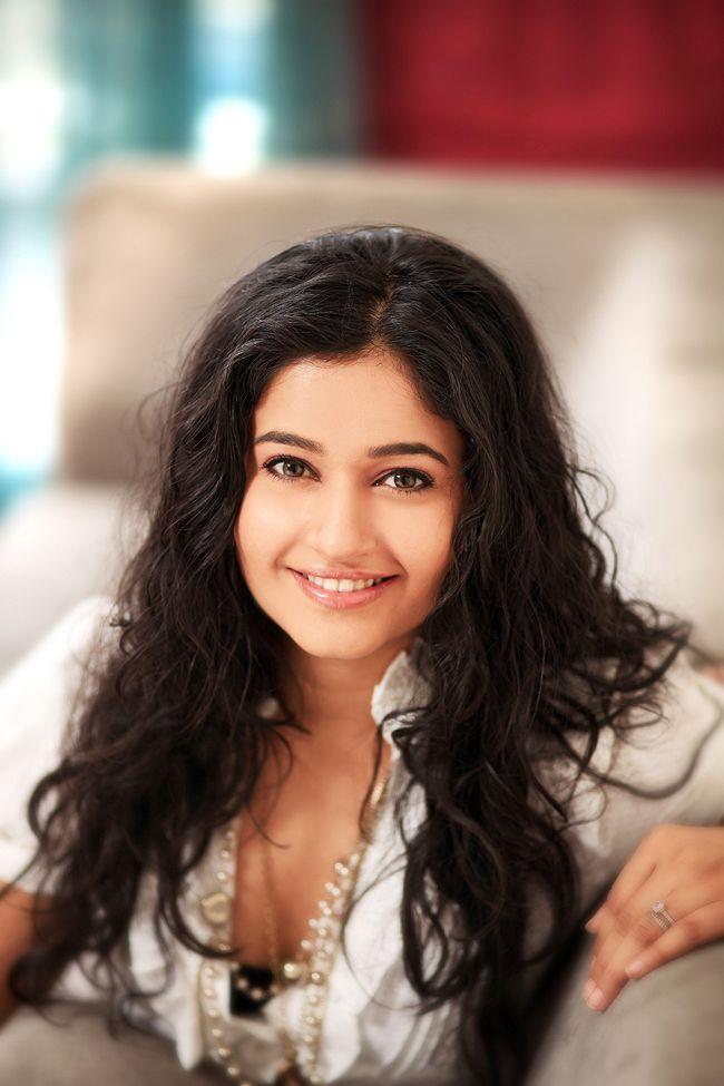 Popular Indian Actress Poonam Bajwa Hot And Glamorous Pictures