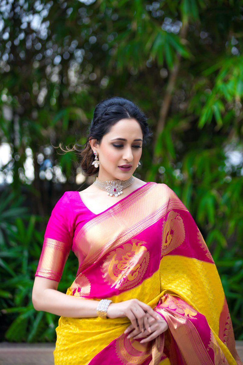 Pragya Jaiswal Recent Pics