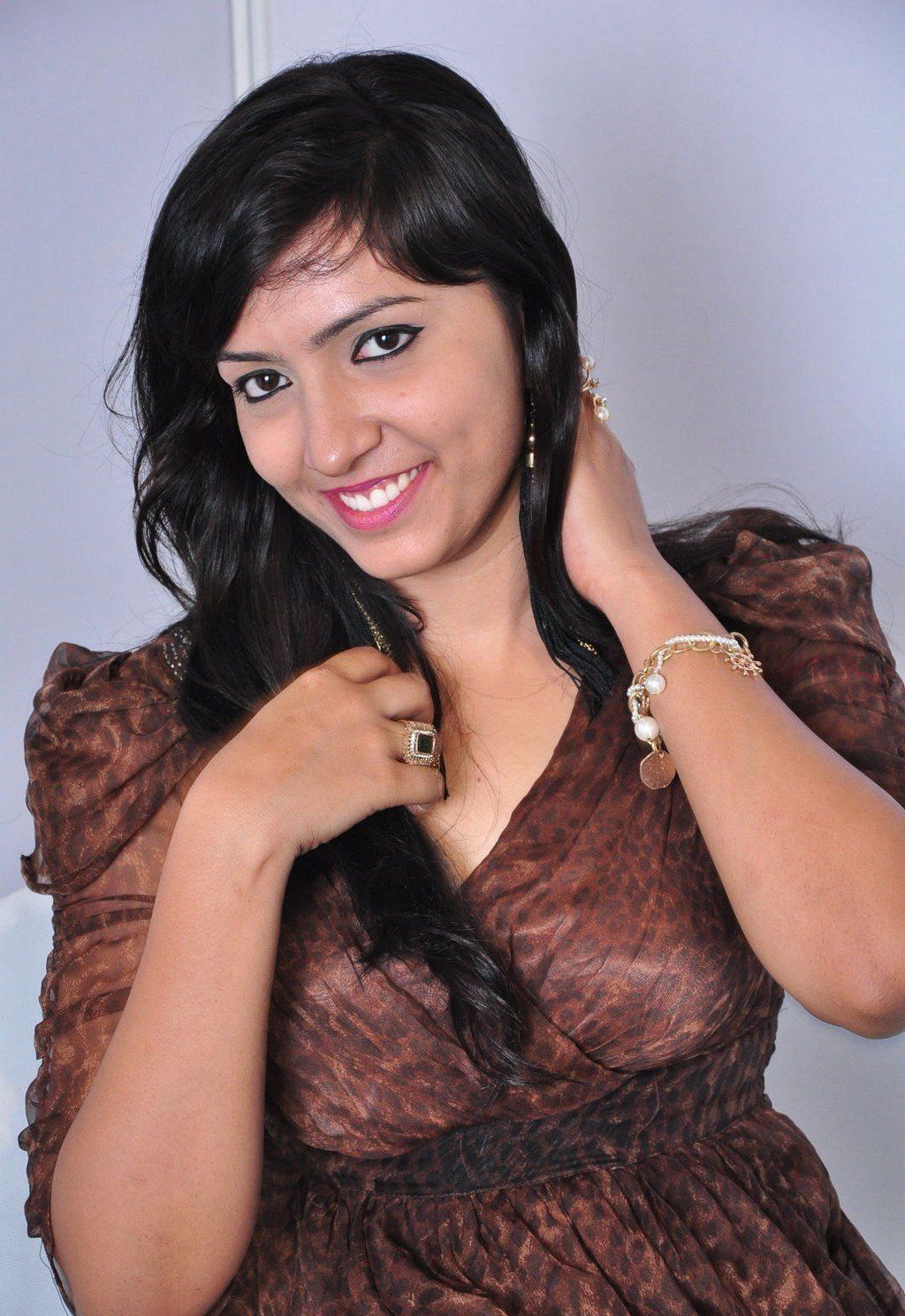 Hot Actress Priyanka  Navel pics