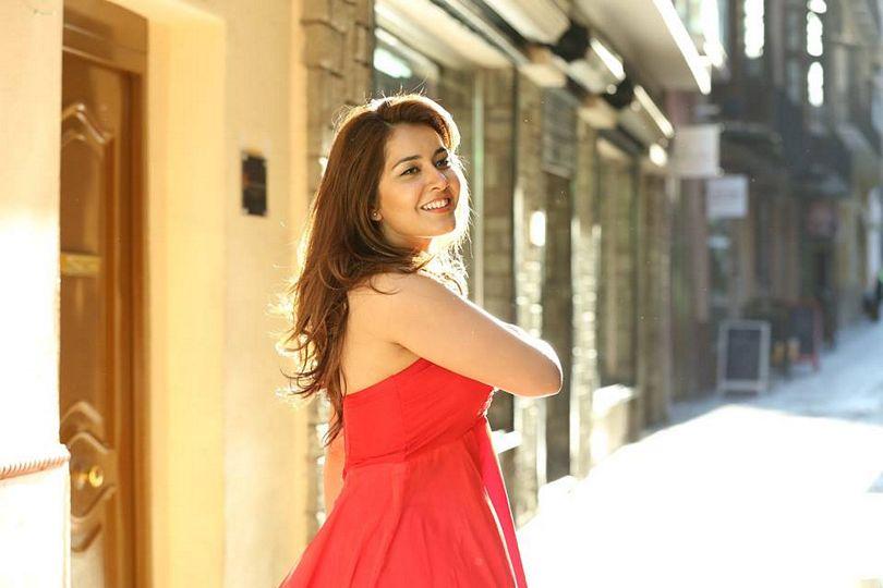 Raashi Khanna at Jil Movie Stills