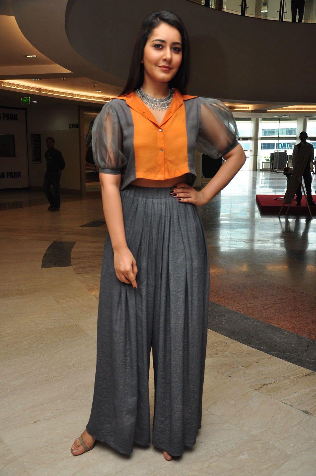 Raashi Khanna Latest Cute Pics