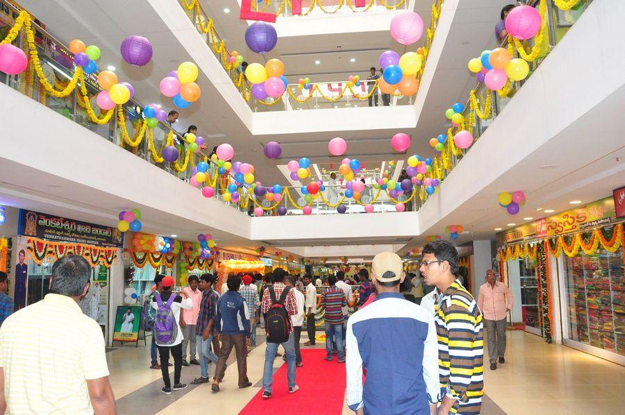Rakul Preet Singh Inaugurates LPT Market Photos