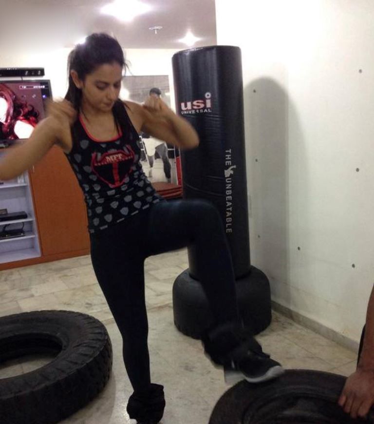 Rakul Preet Singh Workouts In Gym Pics
