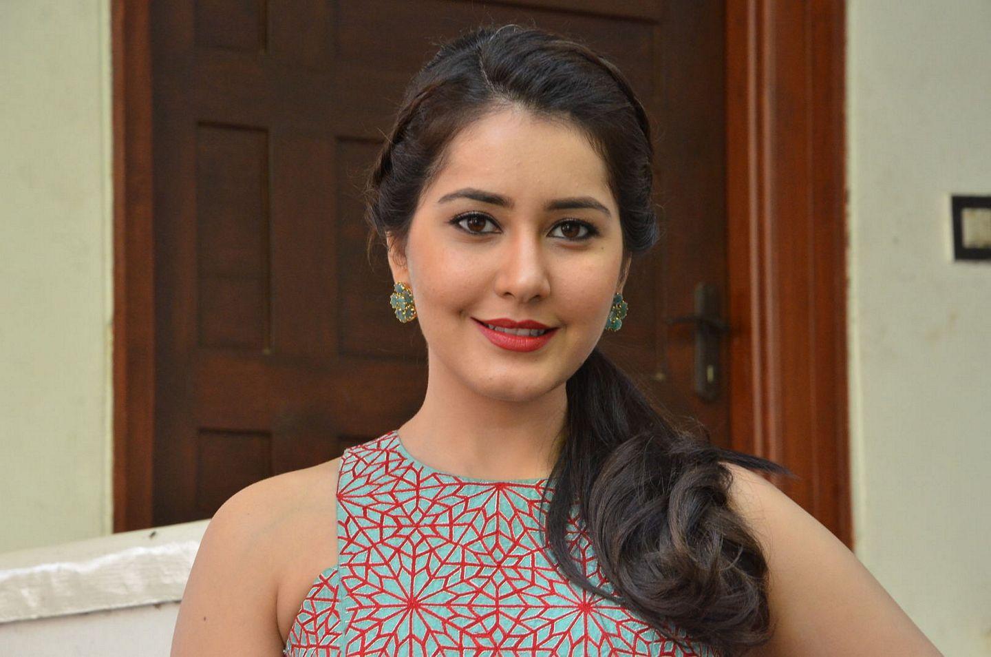 Rashi Khanna New Cute Pics