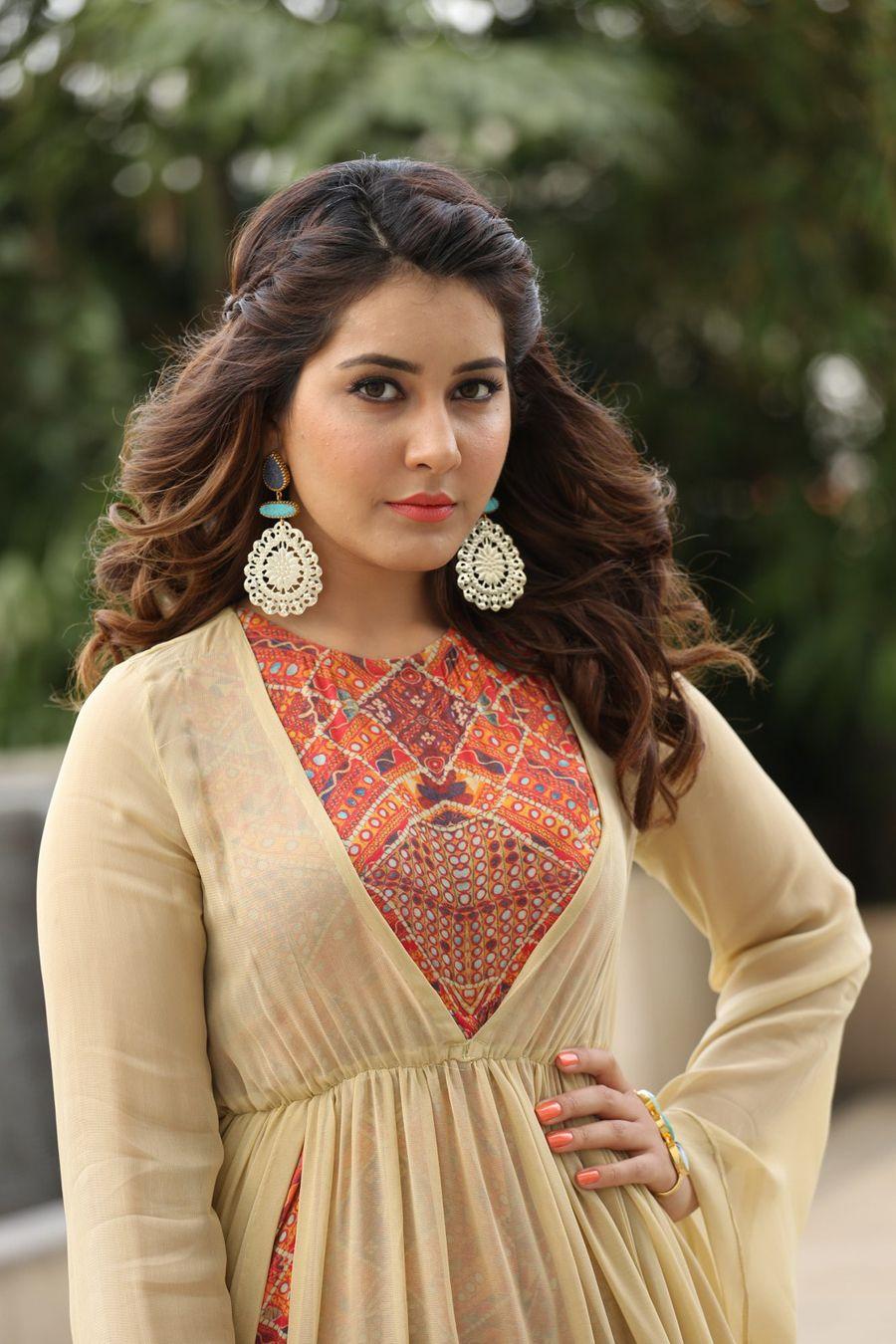 Rashi Khanna New Pics