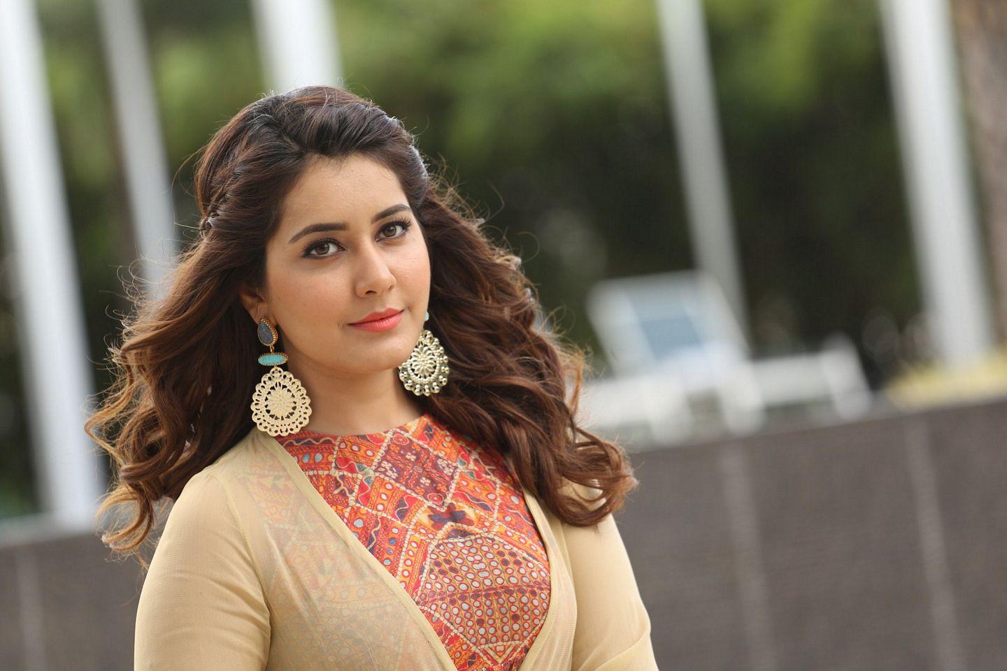 Rashi Khanna New Pics