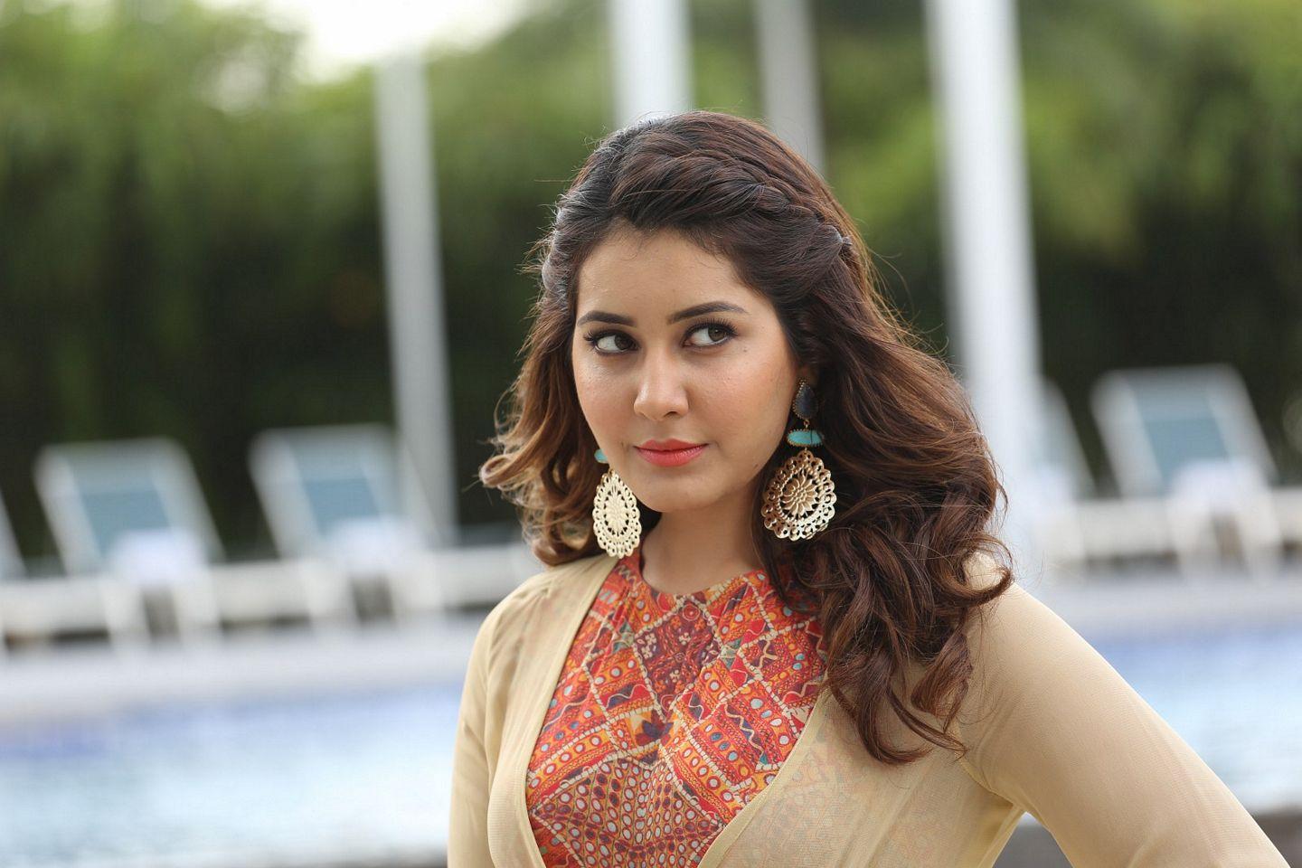 Rashi Khanna New Pics