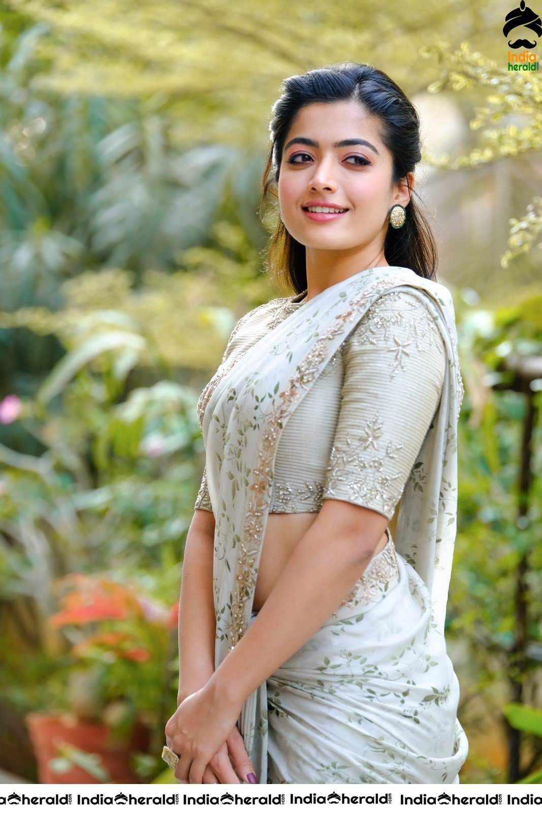 Rashmika Mandanna Hot Hip Show In Saree Stills rashmika-mandanna-hot-hip-show-in-saree-stills