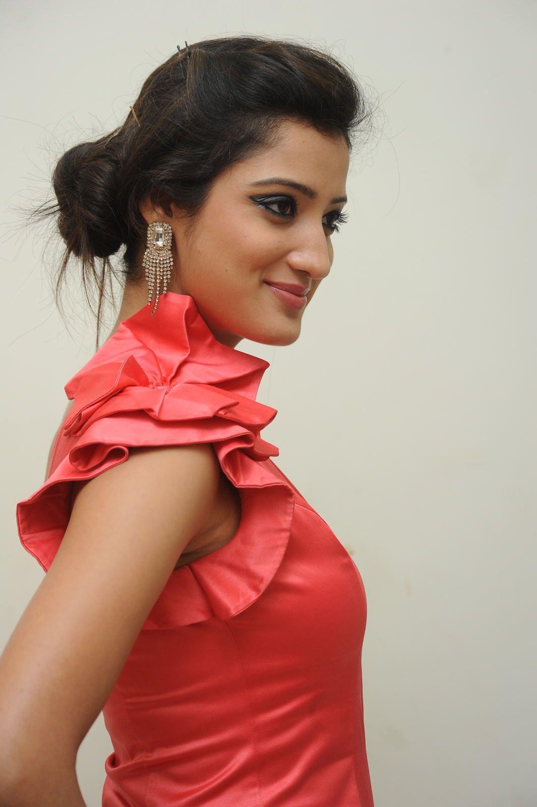 Richa Panai Beautiful Pics