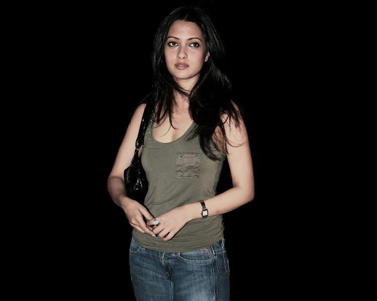 Riya Sen Latest Photos