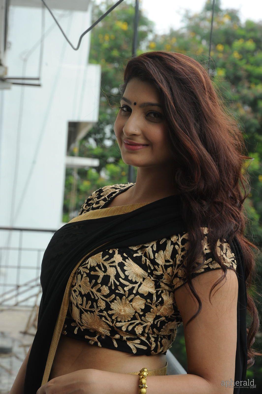 Sagarika Hot Navel Pics
