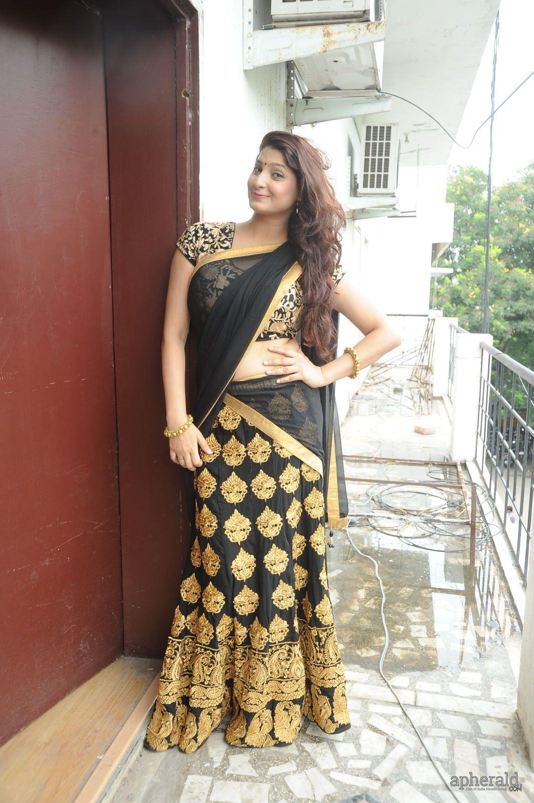 Sagarika Hot Navel Pics
