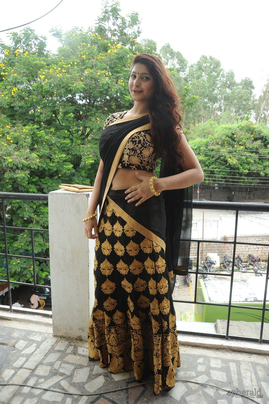 Sagarika Hot Navel Pics
