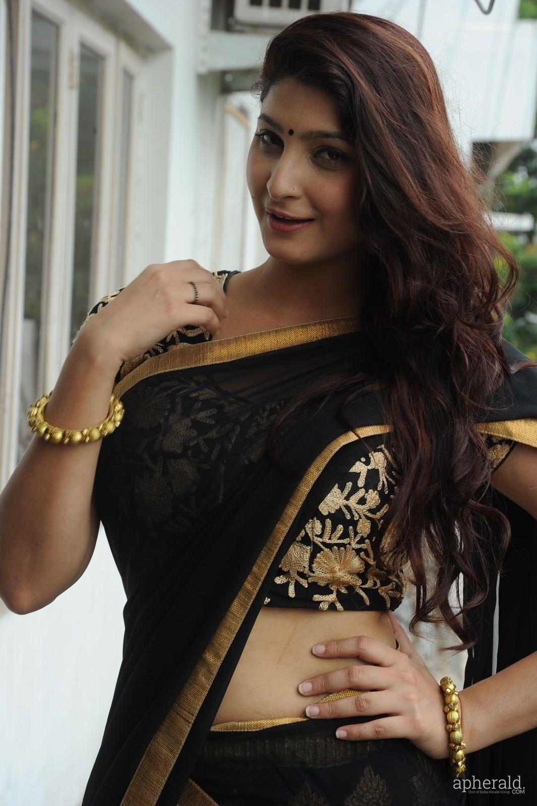 Sagarika Hot Navel Pics