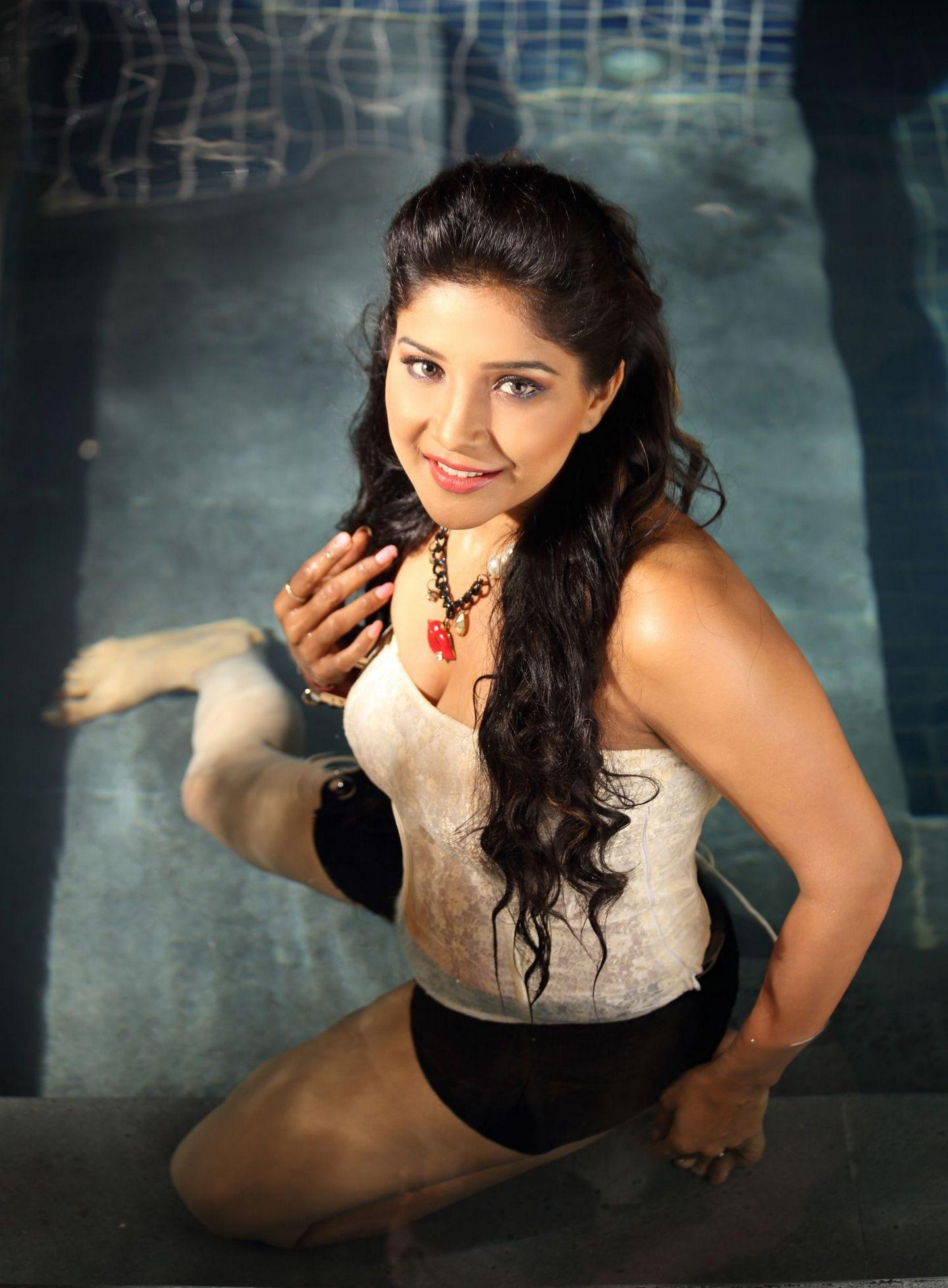 Sakshi Agarwal New Photoshoot