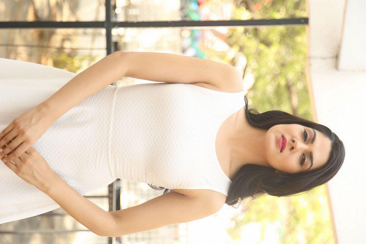 Sakshi Chaudhary Cute Sexy Stills